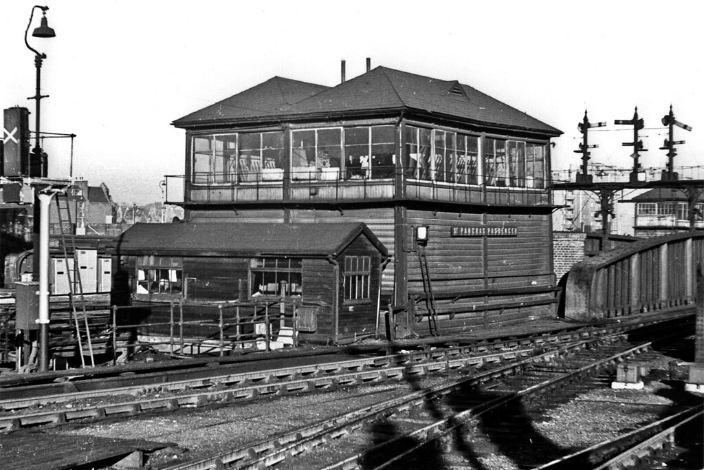 St Pancras Station St Pancras Station signal box between r… Flickr