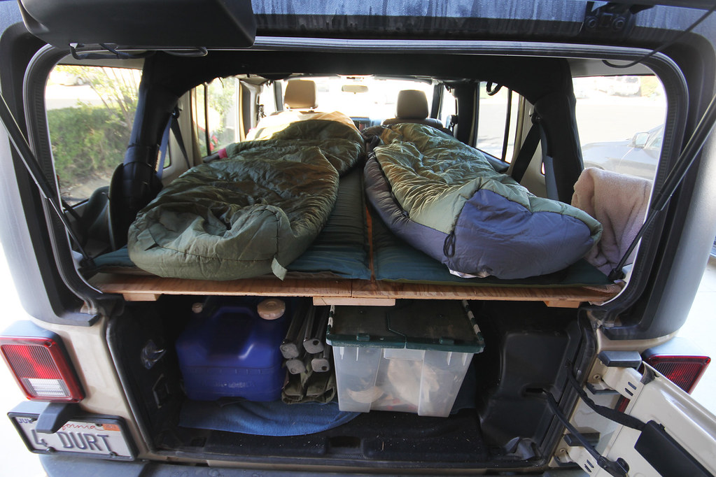 Total 124+ imagen sleeping in a 2 door jeep wrangler Abzlocal.mx