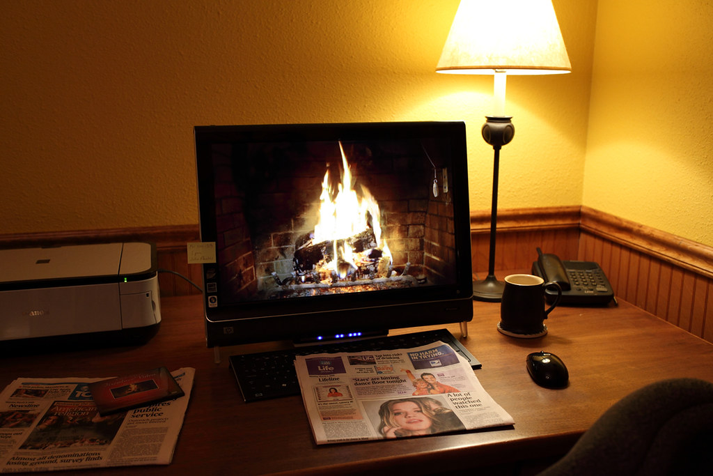 Fireplace DVD playing on HP Touchsmart IQ507. Home office … Flickr