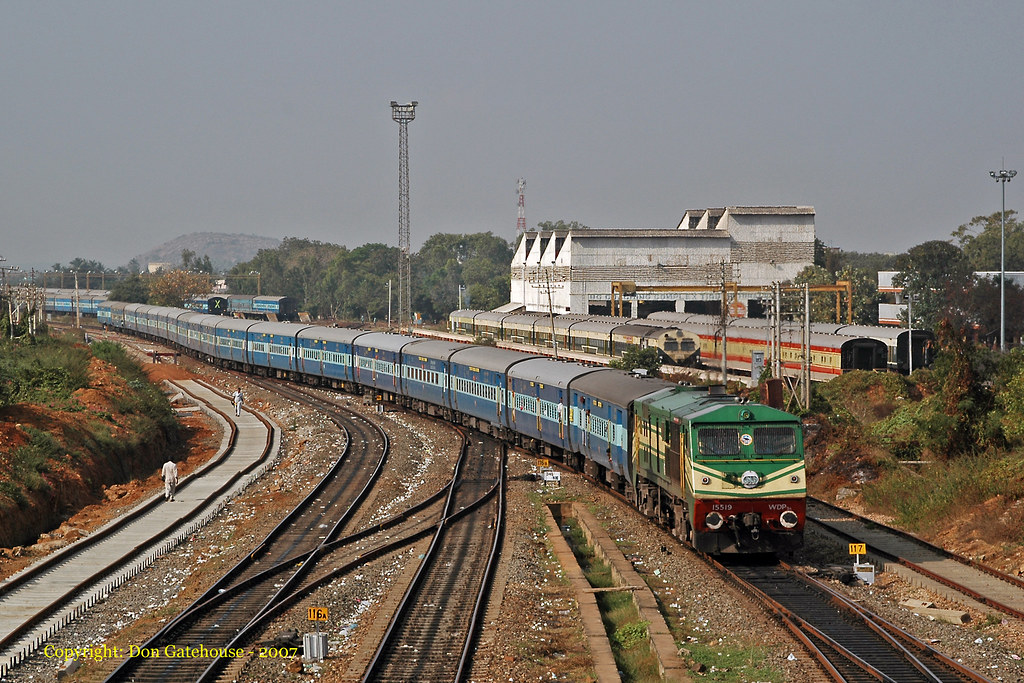 Northbound Vaigai The Vaigai Express, Train 2636 snakes it… Flickr