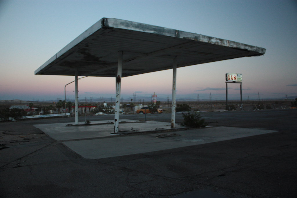 LA 2012 Disused Gas Station, Death Valley (16) Darren Greene Flickr