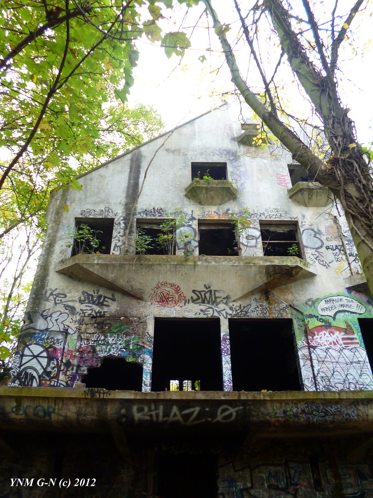HOTEL RESTAURANT DANCING GUINGUETTE ARTDECO EN RUINE / BORD DE SEINE