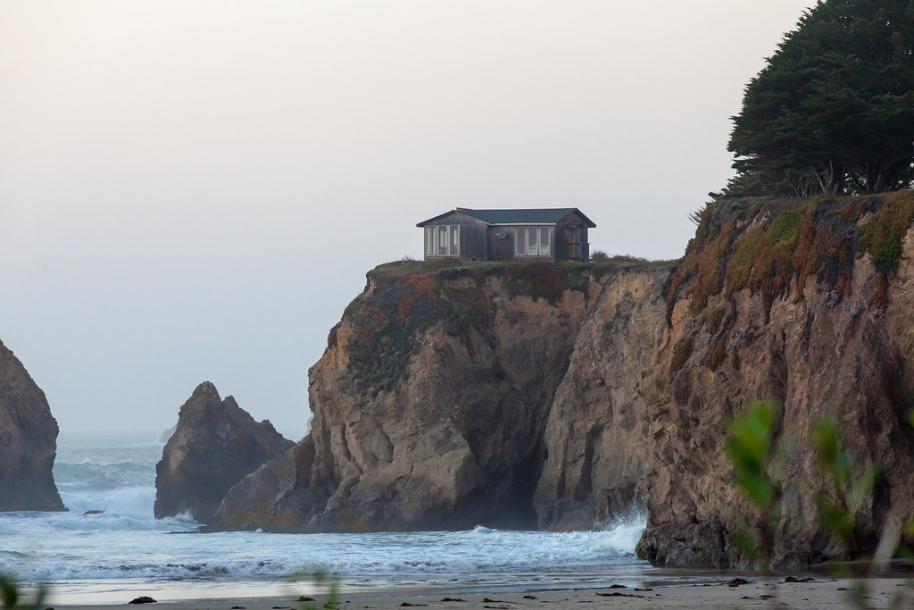 42 Heading north out of town near Fort Bragg, Ca This was … Flickr