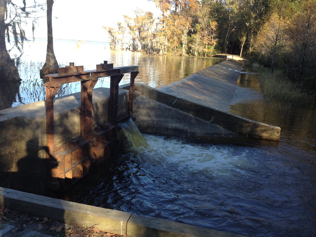Lake Waccamaw Dam, North Carolina Lesley Looper Flickr