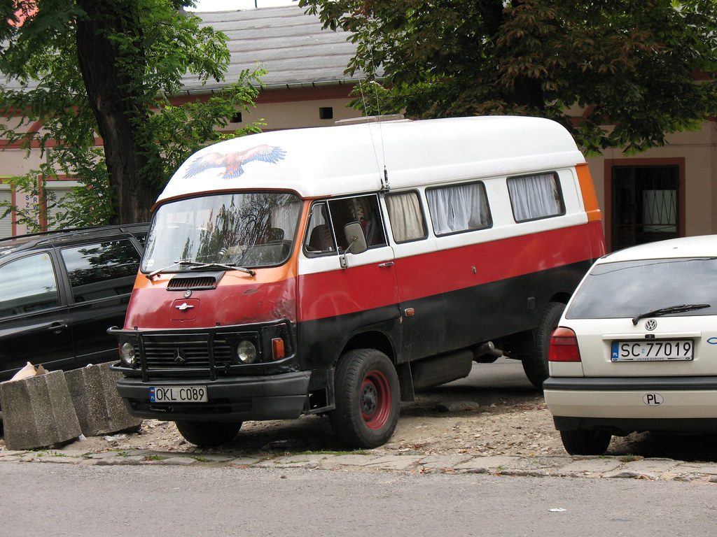 Old Mercedes Van An old Mercedes Van, with a bit of tuning… Flickr