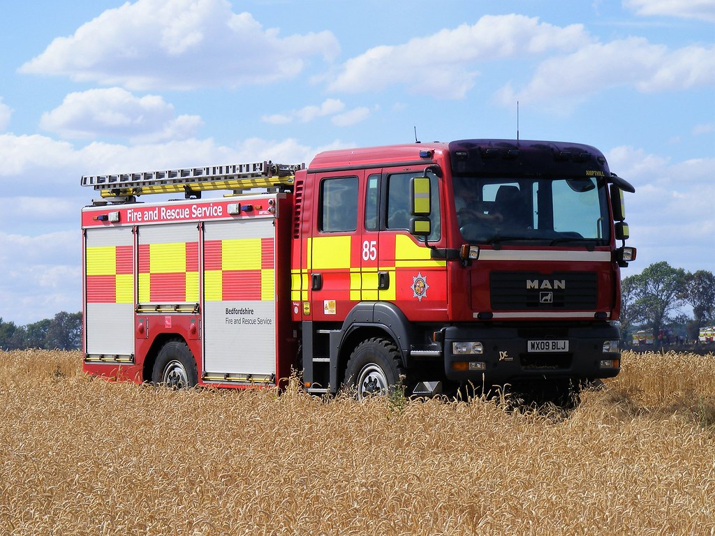 Bedfordshire Fire & Rescue Service, WX09 BLJ Ampthill Fire… Flickr
