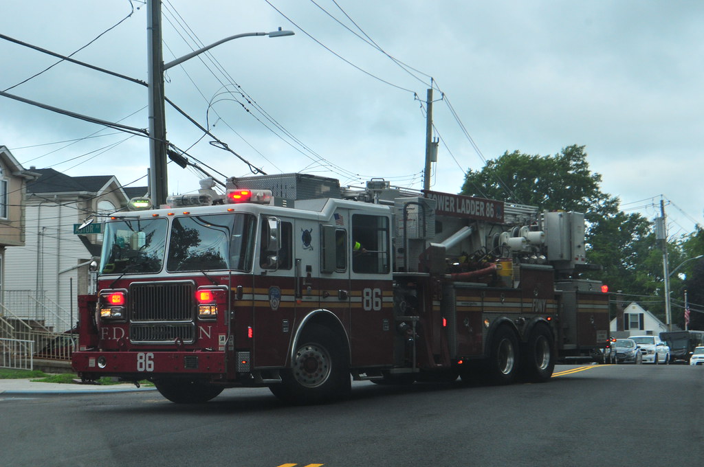 FDNY Tower Ladder 86 ST10022 2010 Seagrave 75' Aerialscope