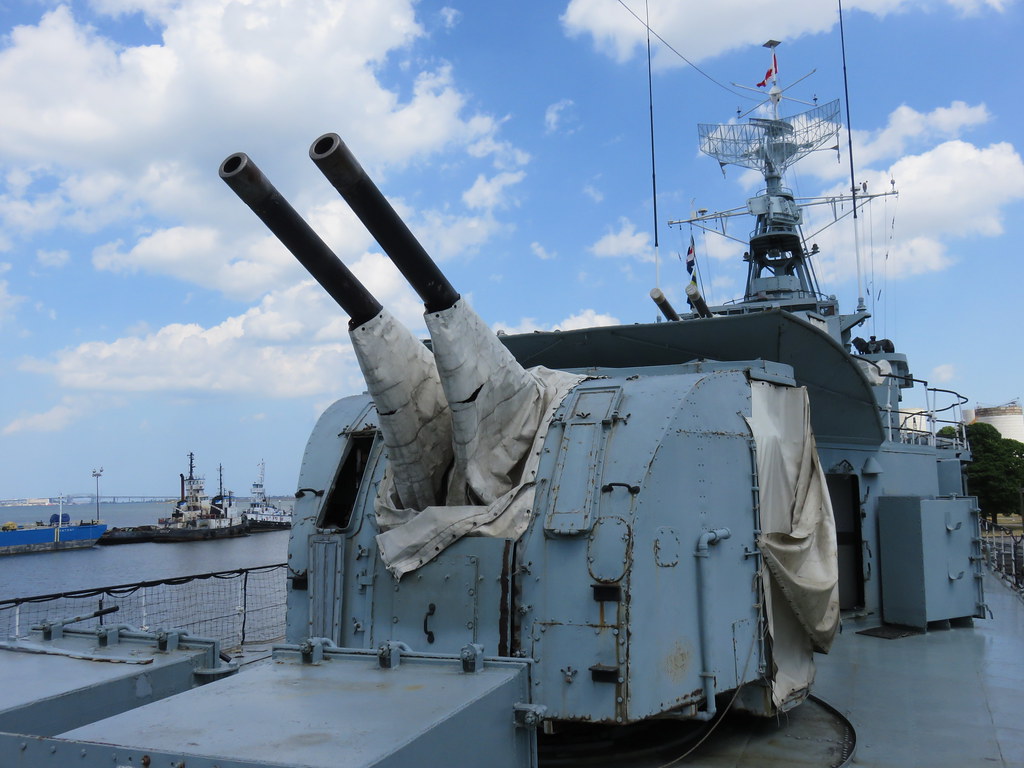 QF 4 inch Mk XVI Naval Guns on HMCS Haida (DDE 215) Royal … Flickr