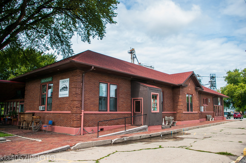 Shenandoah, Iowa, Burlington train station Built in 1910 b… Flickr