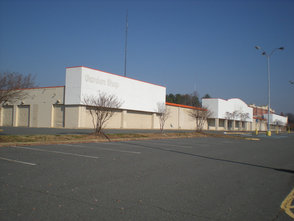 Big Kmart (closed) Big Kmart 3336 (closed) [109,875 squar… Flickr