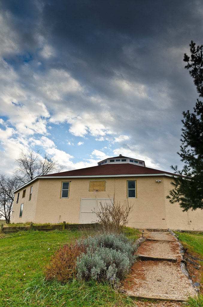 Claymont Court Barn AK_Wong Flickr
