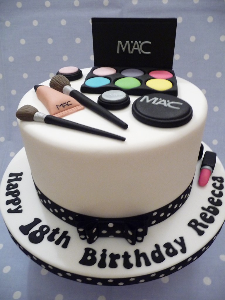 Share 144+ birthday cake of makeup kidsdream.edu.vn