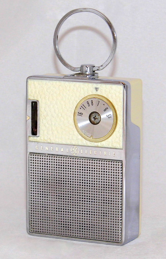 Vintage GE (General Electric) Transistor Radio with Top Ri… Flickr