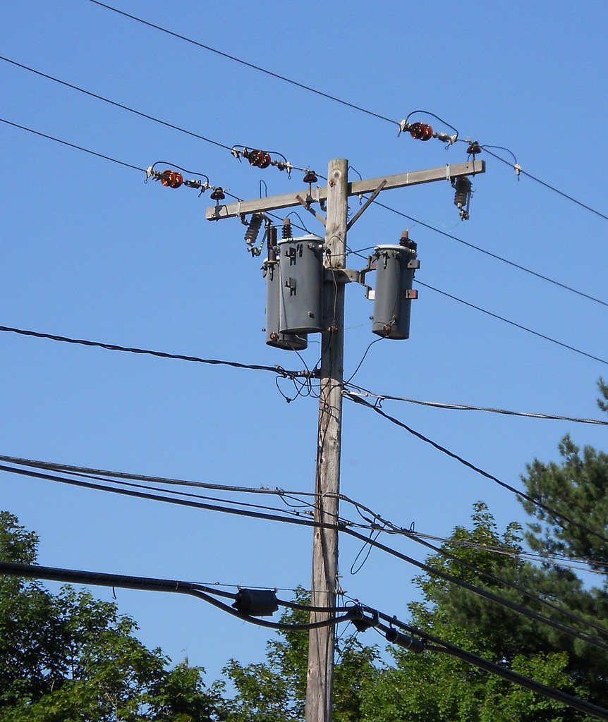 HELCO 13.2kV Thomaston, CT Here's a hires shot of a lon… Flickr