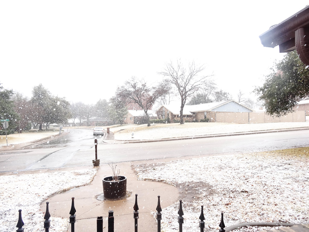 Snow in DeSoto First time in 20 years it's snowing on Chri… Flickr