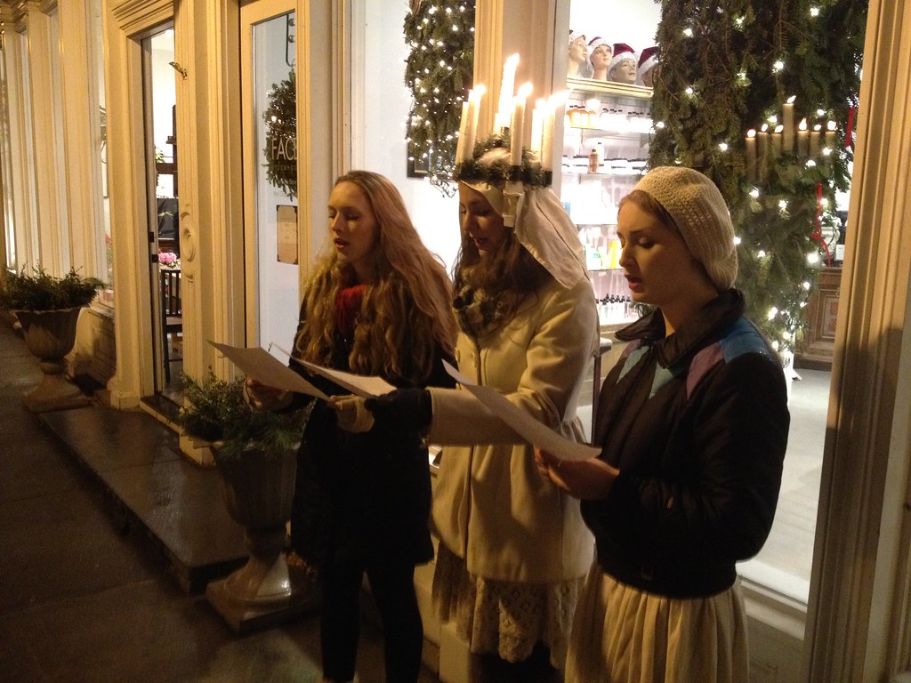 woman with candles on her head Jason Eppink Flickr