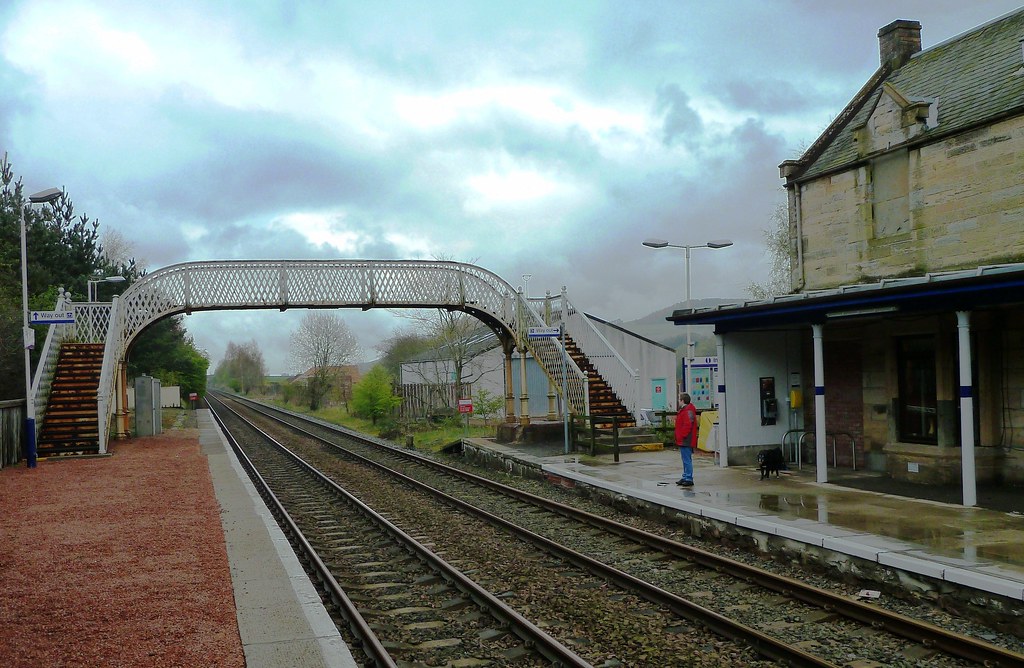 Springfield station Fife Looking east at Springfield sta… Flickr