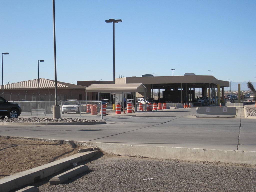 Border Crossing US Mexico Border at Presidio (cc) Please c… Flickr