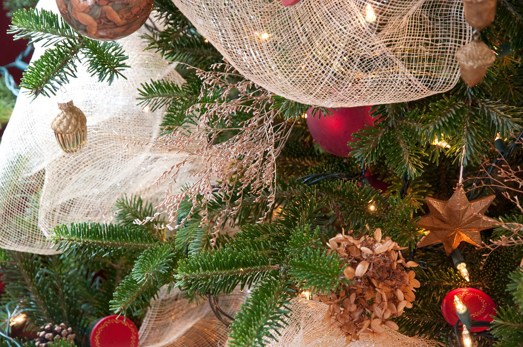 Christmas tree with dried flowers dried hydrangea blossoms… Flickr