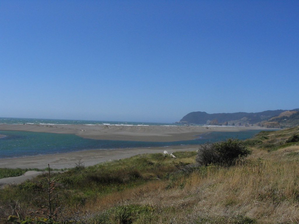 Beach Near Pistol River, Oregon Pistol River is an unincor… Flickr