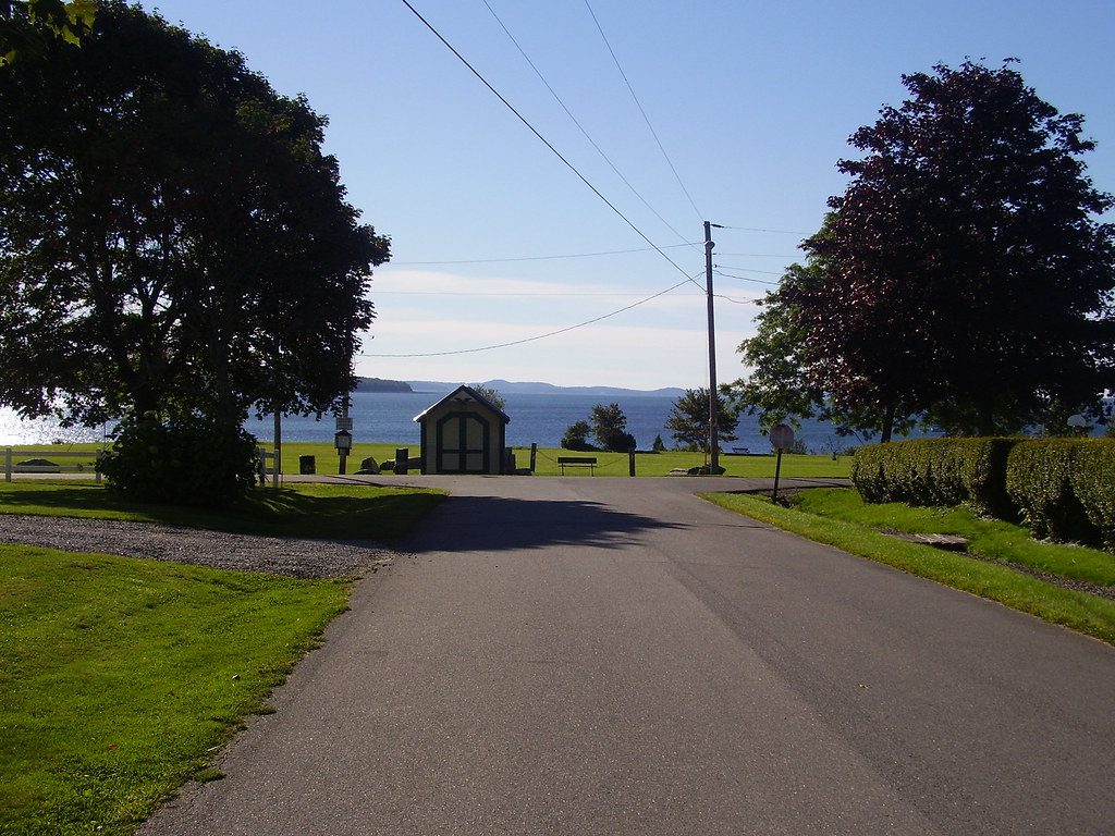 Maine coast 009 dirt road leading to the ocean, Searsport,… fishing