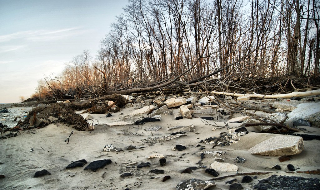 Raritan Bay, Port Monmouth, NJ View of some of the storm d… Flickr