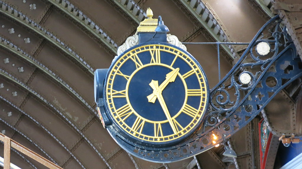 IMG_0112 York Station Clock, Dec 12 andrewbrook Flickr
