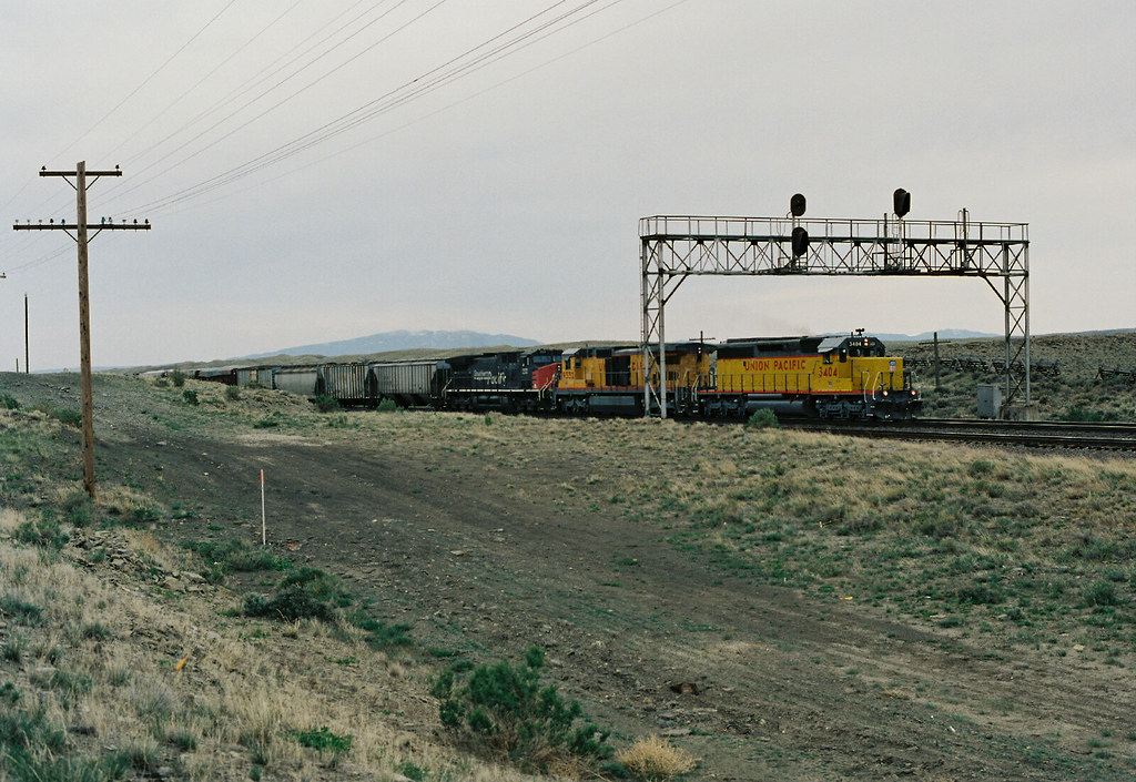 Union Pacific Walcott, WY UP SD404 No. No. 3404 passes … Flickr