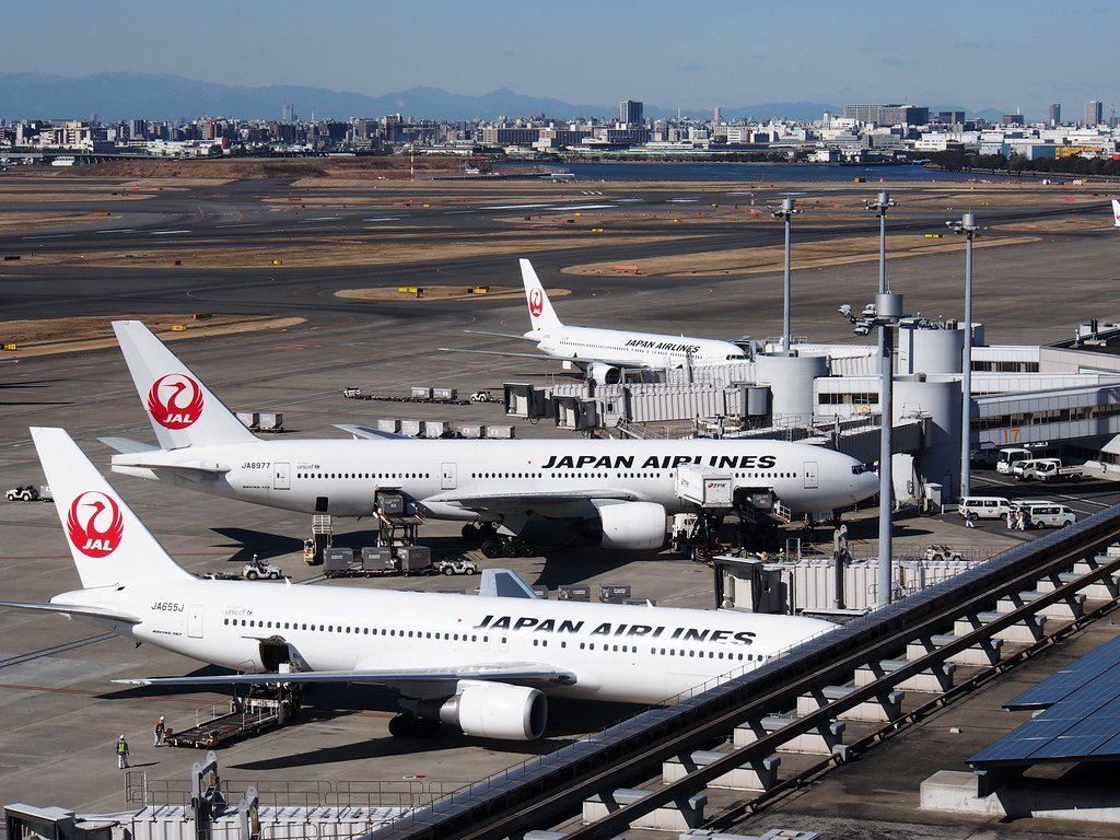 Haneda Airport Terminal 1 Planespotting The Tsurumaru is b… Flickr