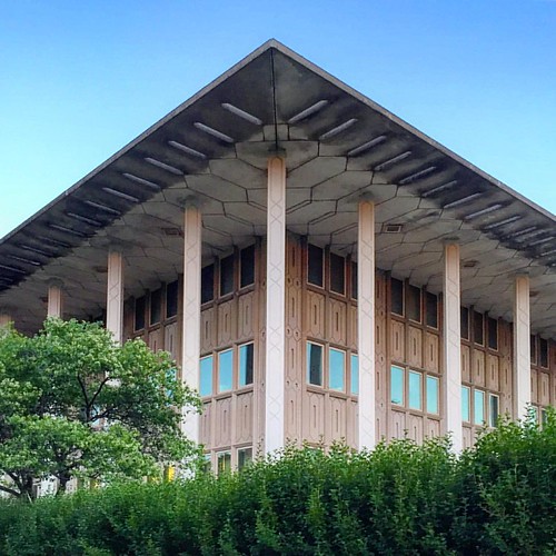 Modernism on the Midway (New Graduate Residence Hall, Edwa… Flickr