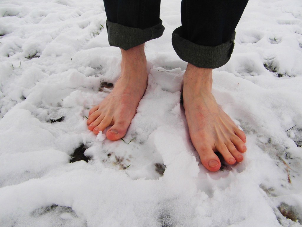 Barefoot in snow Snow in the UK this week...I couldn't res… Flickr