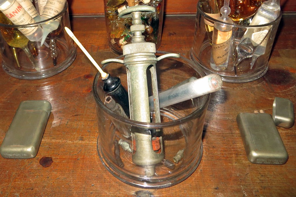 Old hypodermic needles Pharmacy museum. Matanzas, Cuba Flickr