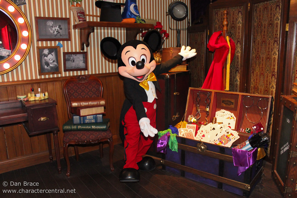 Meeting Mickey Mouse Disneyland Park, Disneyland Paris. Va… Flickr