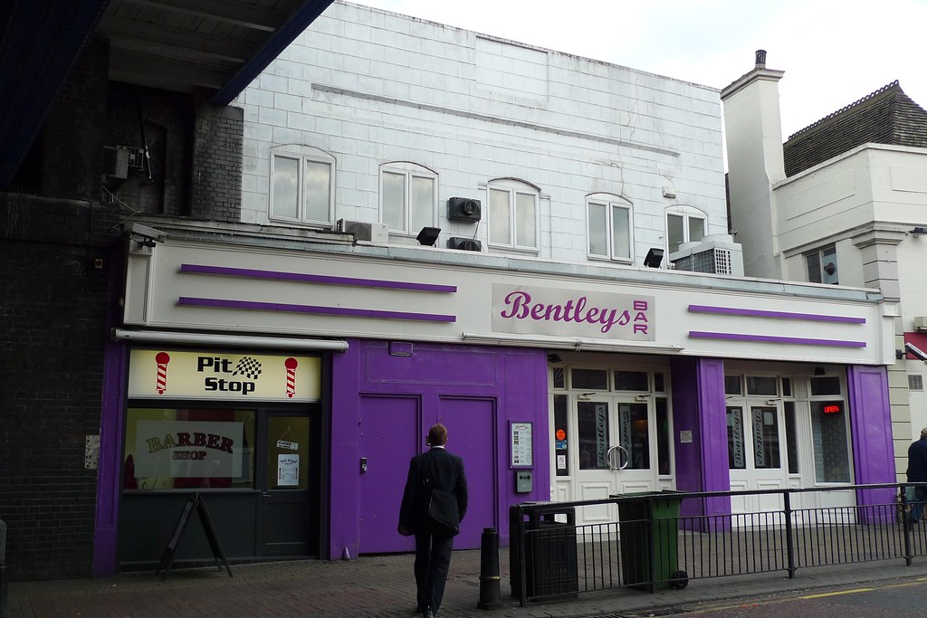 Bentley's Bar, Romford, RM1 A bar opposite Romford station… Flickr