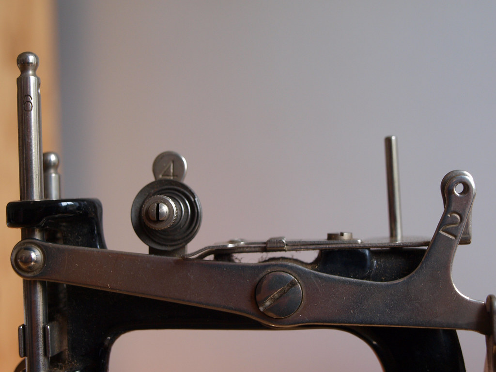 Singer No. 20 sewing machine YellowGingerSusan Flickr