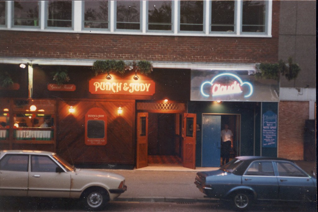 PUNCH AND JUDY BAR / CLOUDS GLEN FERN RD. BOURN… Flickr