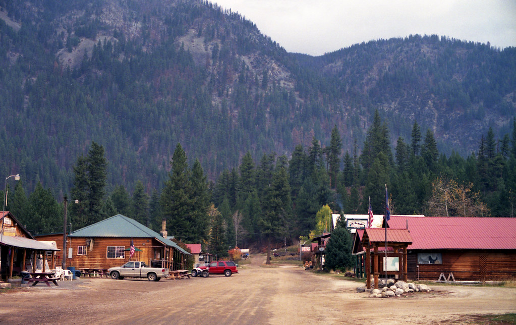 Downtown Yellow Pine, Idaho Olympus OM1n // 50 1.4 // Fuj… Flickr