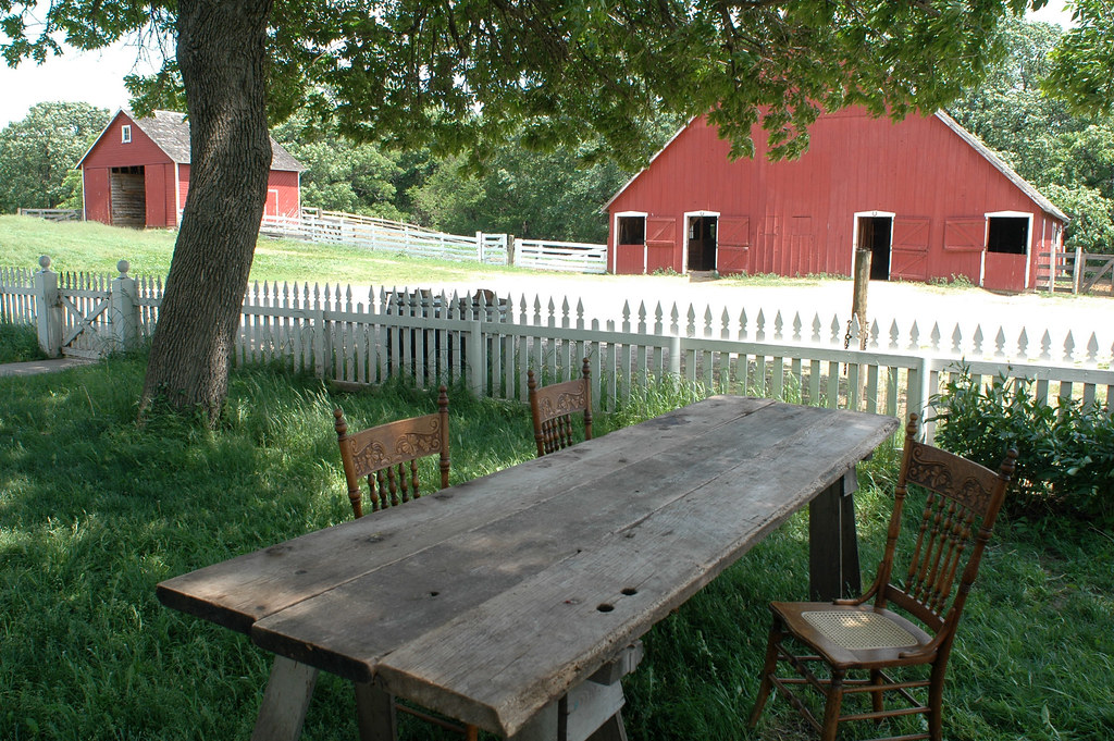 Farm village near Des Moines, Iowa rvcrossroads2012 Flickr