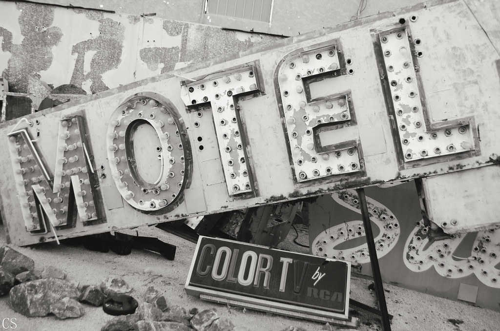 Neon Graveyard. Las Vegas, Nevada Cay Schneider Flickr