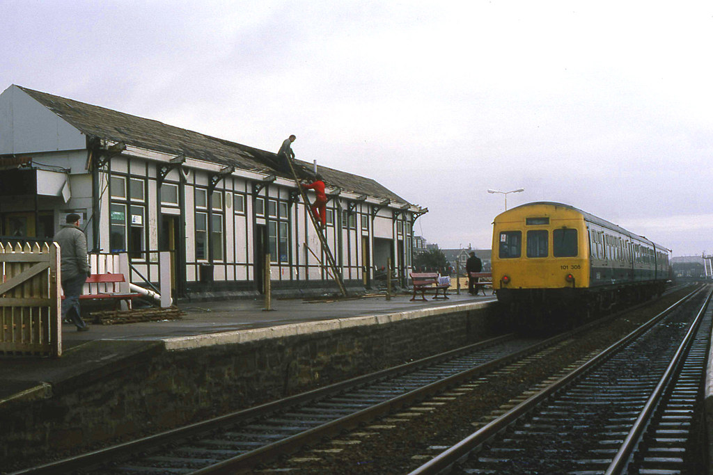 Carnoustie station being demolished, 1986 Demolition work … Flickr