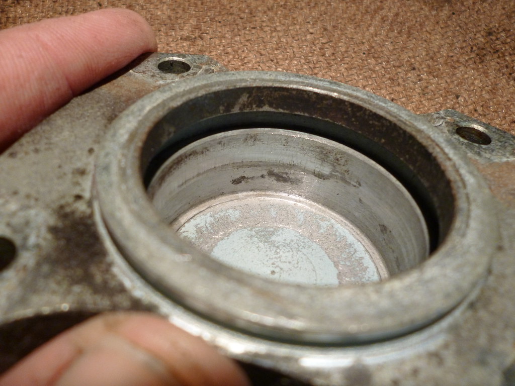 Rear brake calipers. Cylinder interior showing corrosion o… Lance