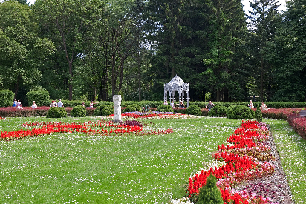 Minsk_City 1.22, Belarus Flowers in Minsk's botanical gard… Flickr