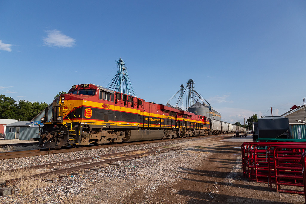 KCS 4850 MNLKS 27 Le Roy, KS Austin Seely Flickr