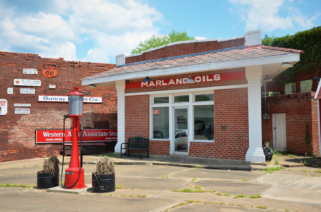 Oklahoma Hominy, Marland Oils Gas Station © Earl C. Leathe… Flickr