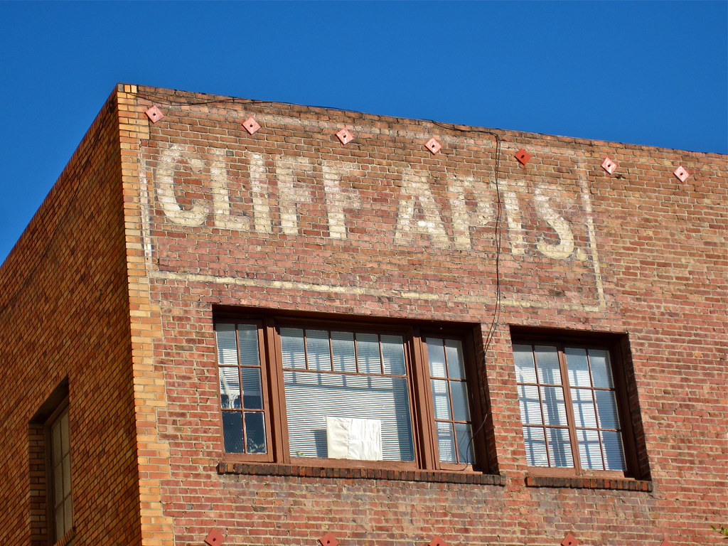 Cliff Apts., Oakland, CA Faded sign for the Cliff Apartmen… Flickr