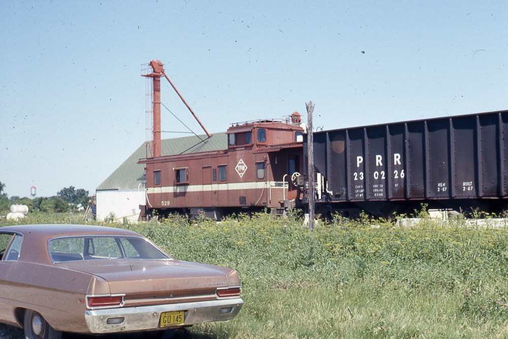 TP&W GP30 700 at La Harpe IL 6/13/75 TP&W caboose and my … Flickr