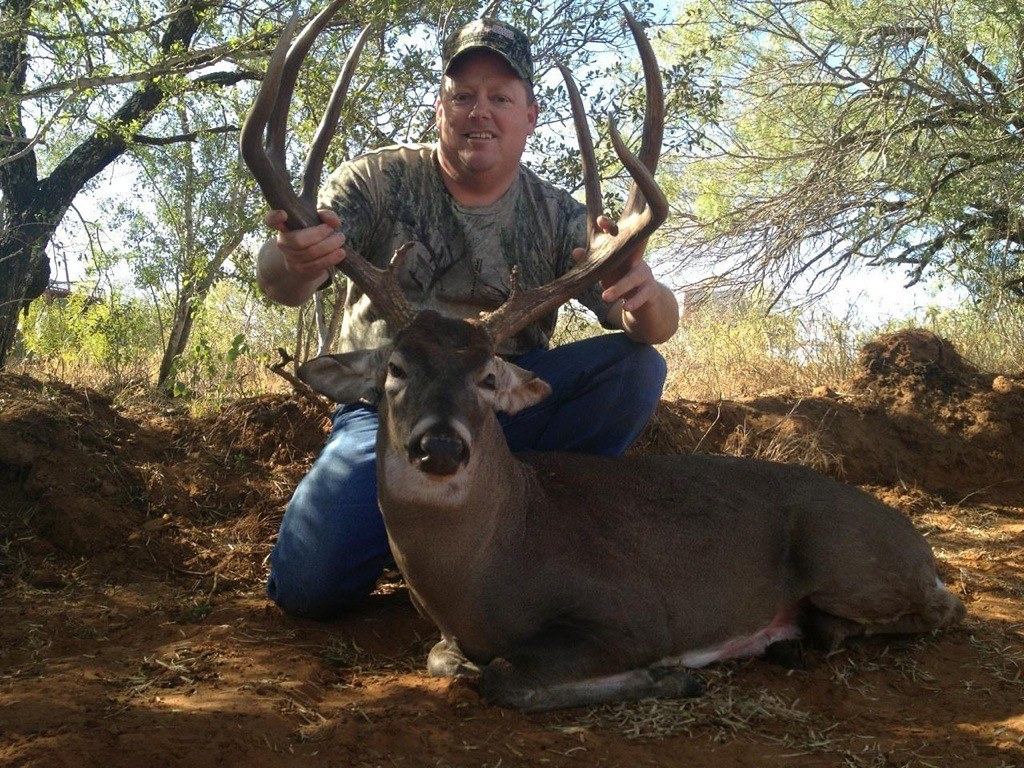 Texas Free Range Whitetail Hunt Cotulla Anlters and Anglers