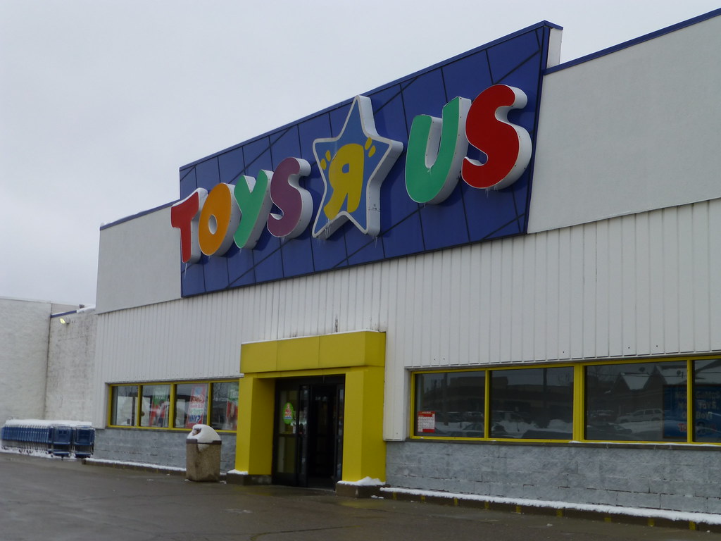 Toys R Us in Mentor, Ohio An older "geoffrey's stripes" st… Flickr
