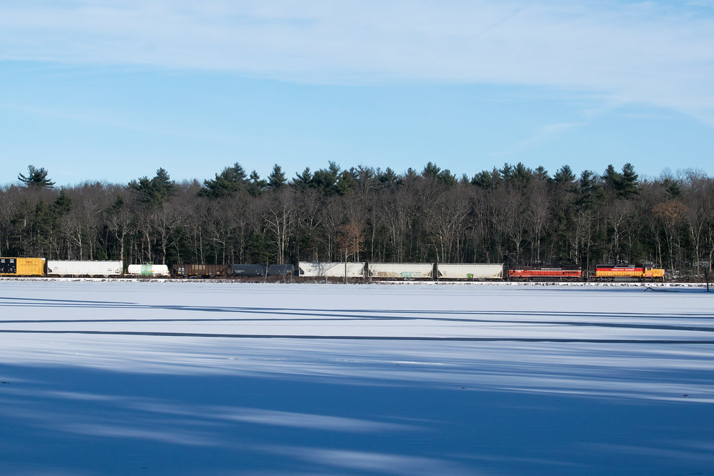 Moosehorn P&W GRWO passes a frozen Moosehorn pond in Hubba… Flickr