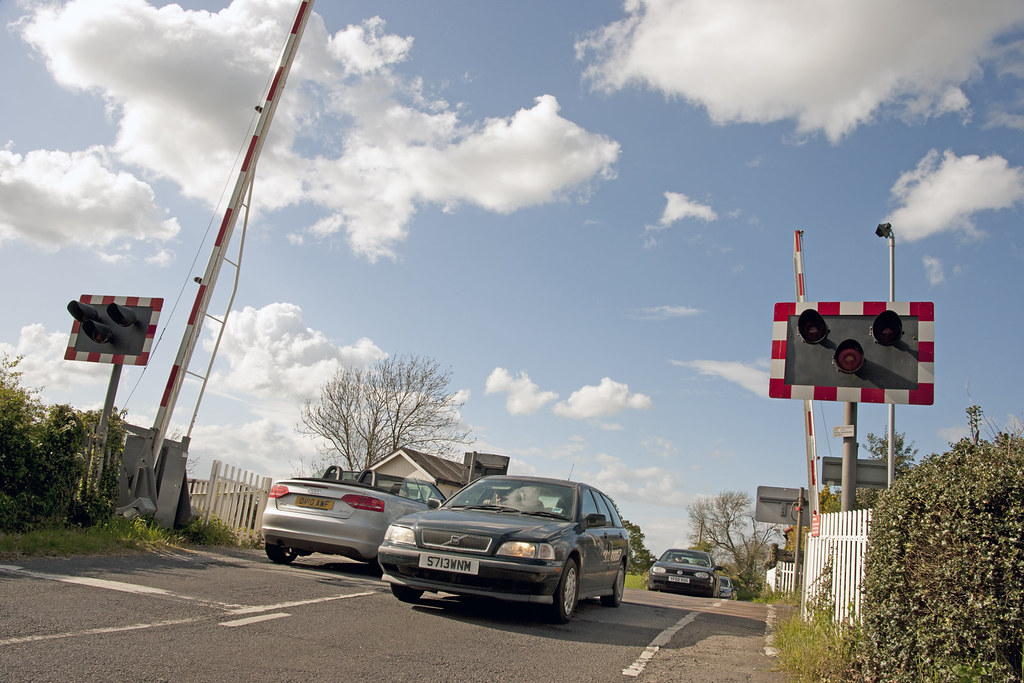 Level crossing, Thorpe Willoughby, North Yorkshire, Englan… Flickr